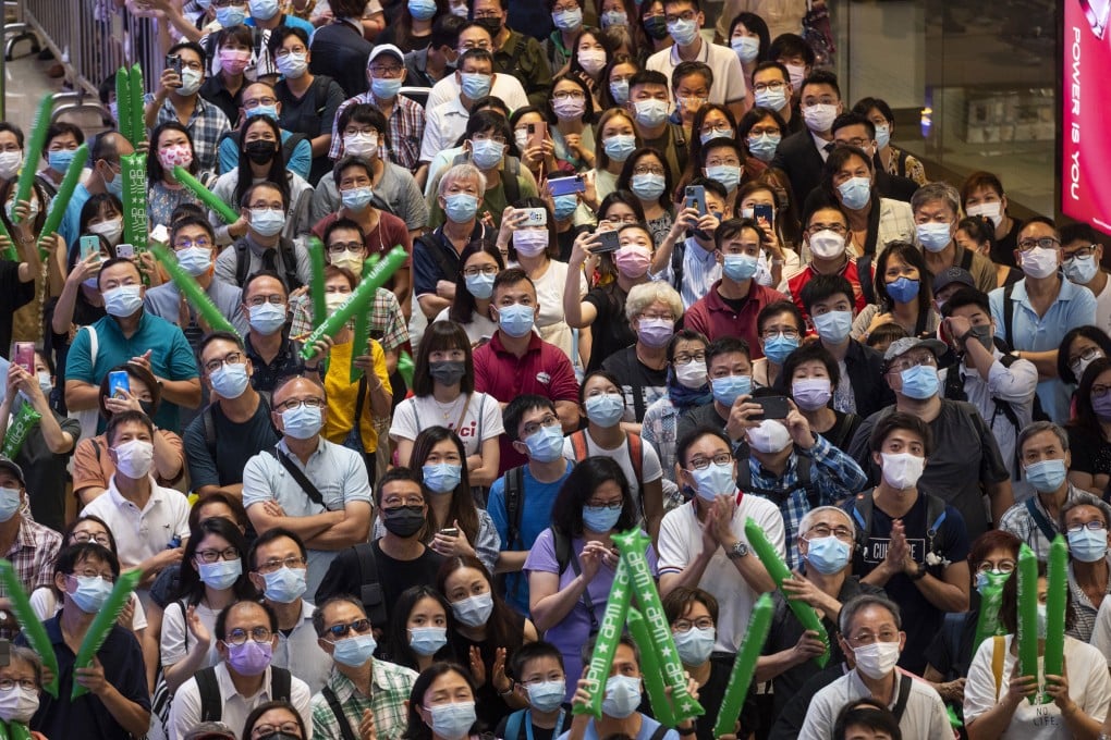 Crowds gathered across Hong Kong to watch Siobhan Haughey claim a second Olympic silver medal, finishing second in the women’s 100m freestyle in Tokyo on Friday. Photo: EPA-EFE