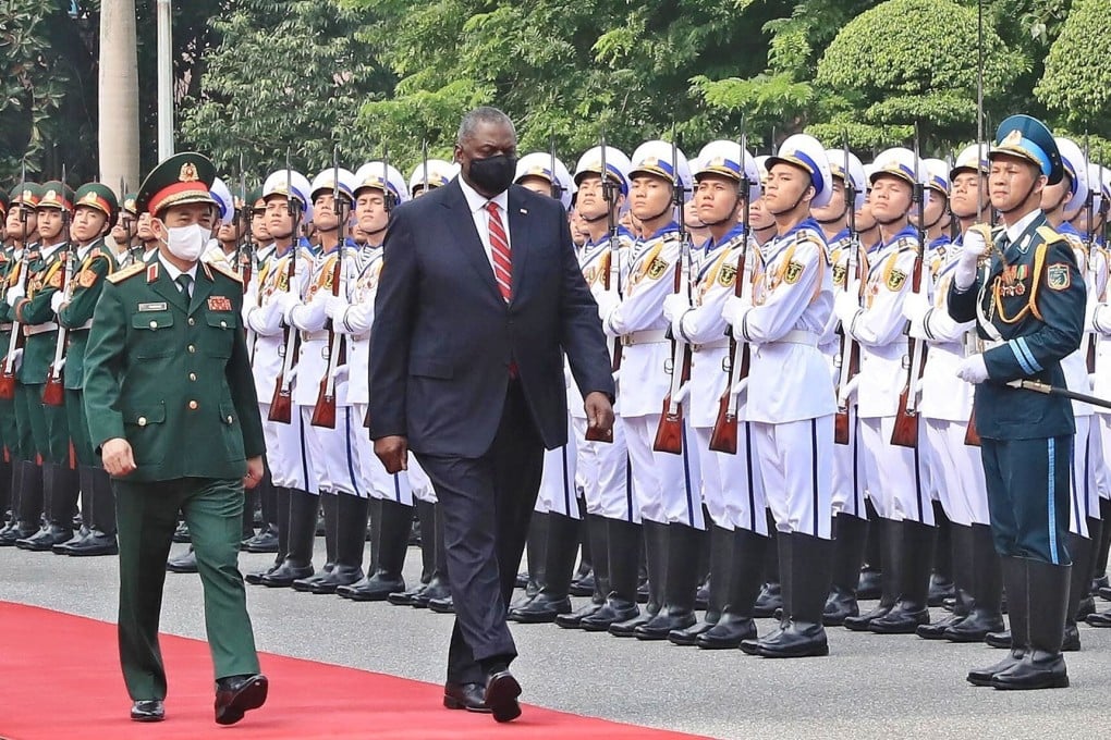 Vietnam’s defence minister Phan Van Giang (left) and US Defence Secretary Lloyd Austin in Hanoi on Thursday. Photo: EPA-EFE