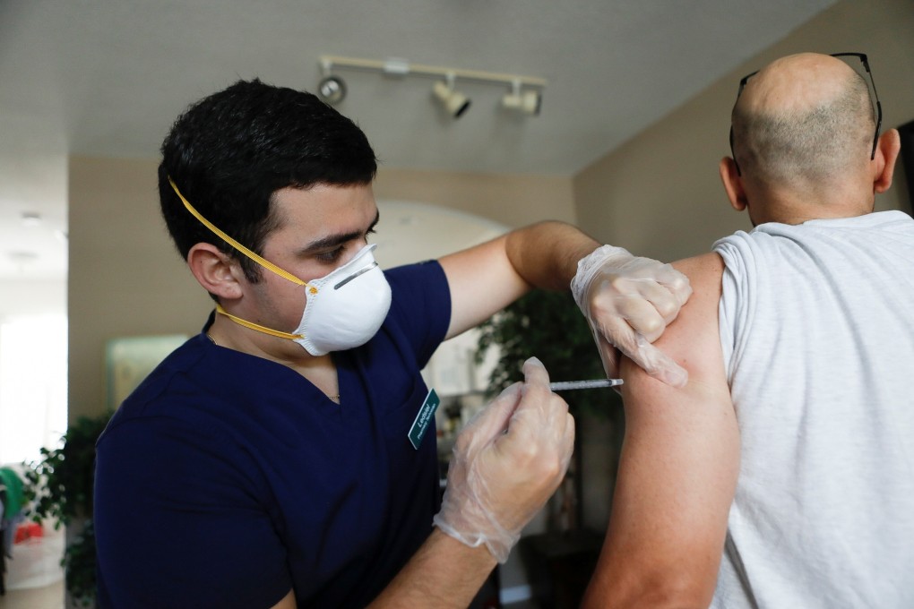 A pharmacy technician in Tampa, Florida administers the Pfizer-BioNTech coronavirus vaccine to a patient on Friday. Photo: Reuters