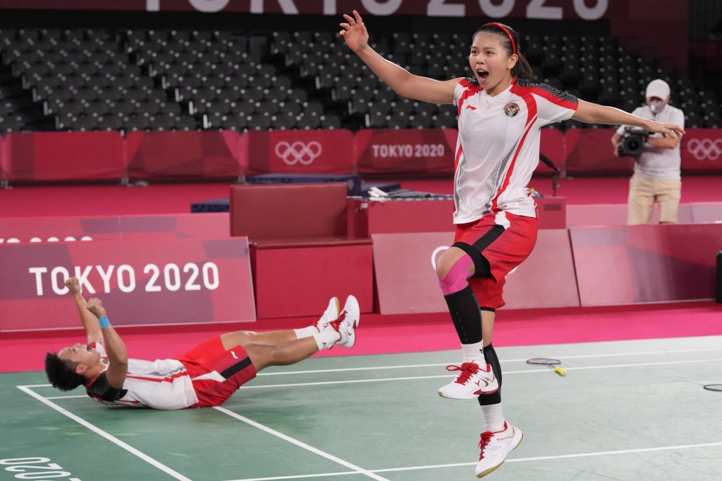 Indonesia‘s Greysia Polii (right) and Apriyani Rahayu celebrate after defeating China’s Chen Qingchen and Jia Yifan during their women’s doubles gold medal match at the Tokyo 2020 Olympics. Photo: AP