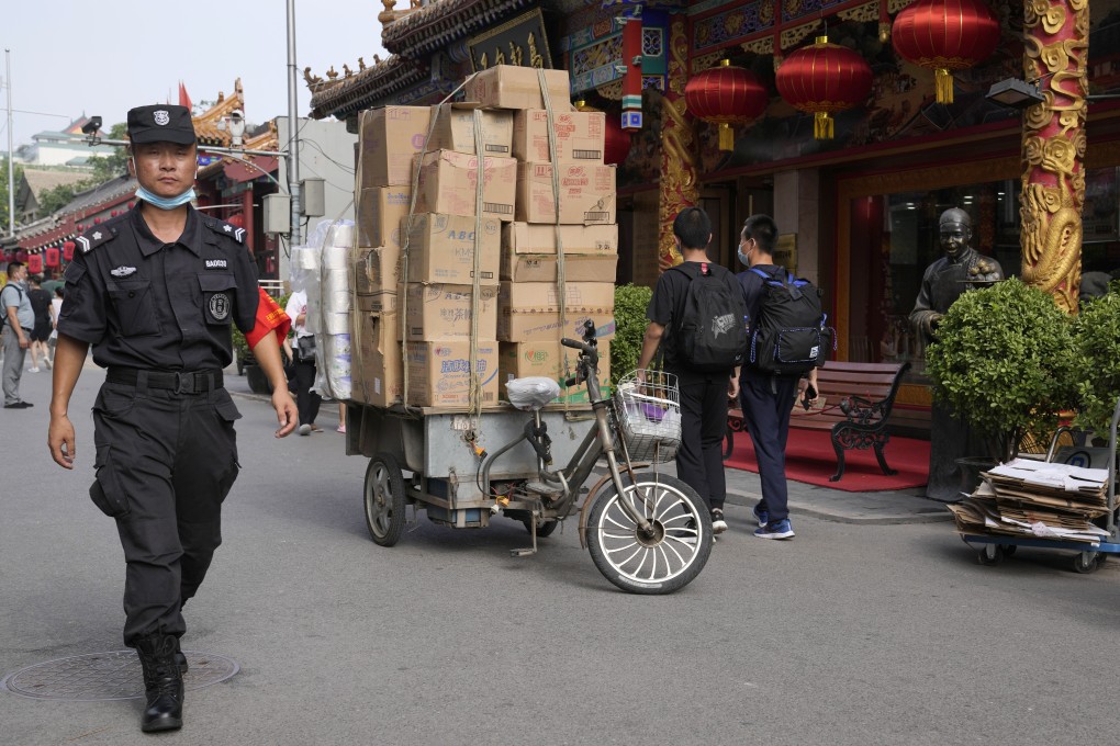 China’s official manufacturing purchasing managers’ index fell to 50.4 in July from 50.9 in June. Photo: AP