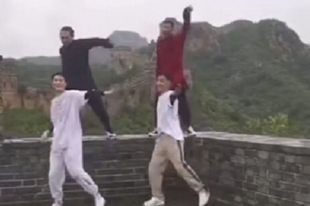 A Chinese actor has apologised for dancing on the Great Wall of China after a video of the incident outraged some people who claimed it was disrespectful to the World Heritage Site. Photo: qq.com