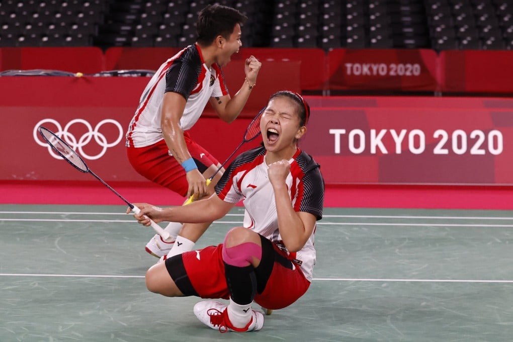 Apriyani Rahayu and Greysia Polii celebrate winning the badminton women’s doubles gold medal match between Indonesia and China at the Tokyo 2020 Olympic Games. Photo: EPA