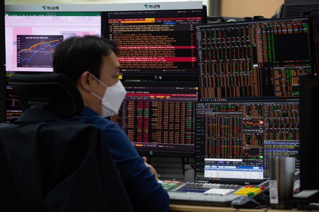 Hong Kong stocks continue to be swayed by regulatory risks surrounding Chinese technology companies. Photo: EPA-EFE