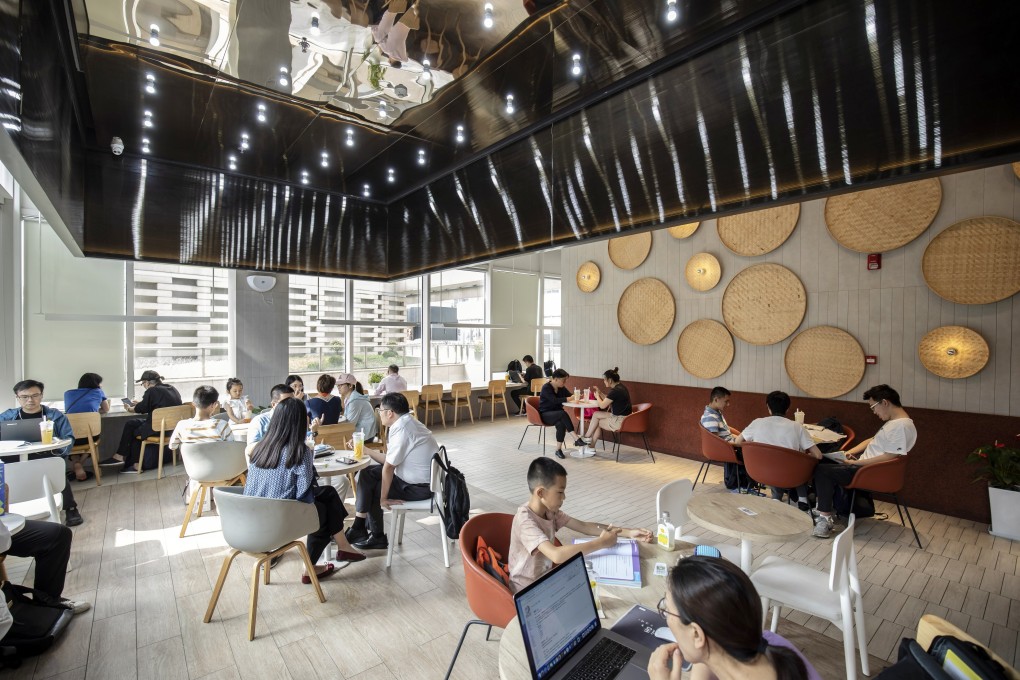 Customers seen inside a Nayuki bubble-tea store in Shanghai, China, on Tuesday, June 29, 2021. Photo: Bloomberg