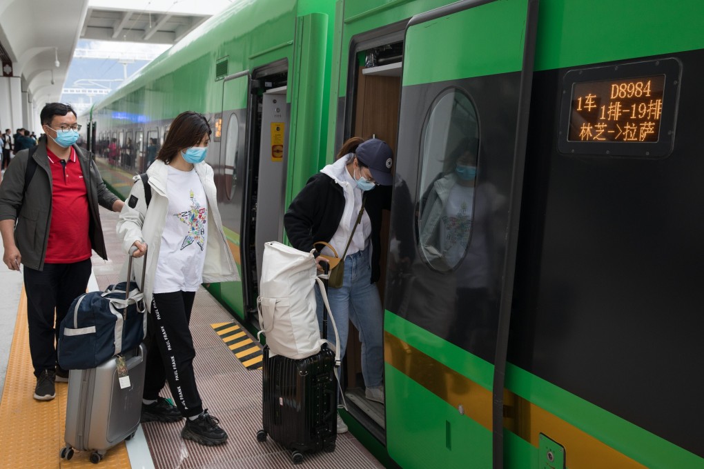 Caixin/Markit services purchasing managers’ index (PMI) rose to 54.9 in July from 50.3 in June. Photo: Xinhua