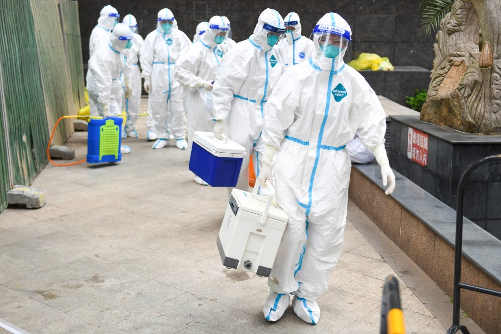 Medical workers enter a locked down residential compound in Changsha, Hunan province to carry out testing on Wednesday. Photo: Cnsphoto via Reuters