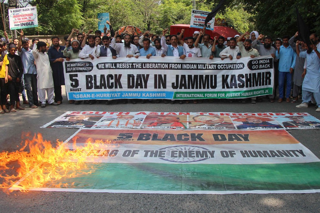 People gather to show solidarity with Indian Kashmiris during a rally in Muzaffarabad, Pakistan-administered Kashmir on August 5, 2021. Photo: AFP