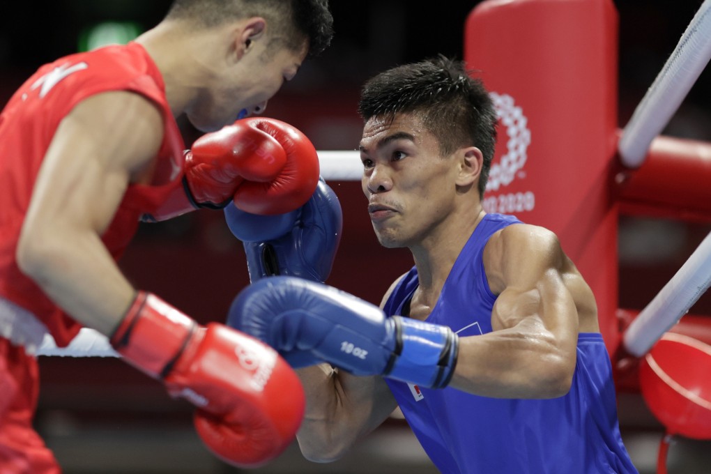 Carlo Paalam of Philippines in action against Ryomei Tanaka of Japan in the semi-final. Photo: Reuters