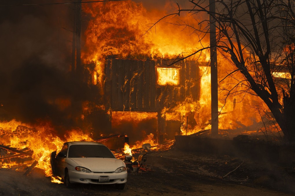 A house burns during the Dixie Fire on Highway 89 in California on Sunday. Photo: TNS via Zuma Press / DPA