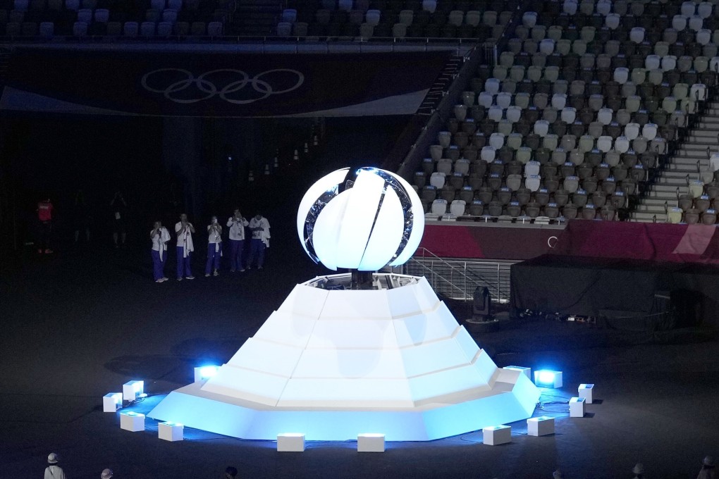 The Olympic flame being extinguished at the end of the closing ceremony of the Tokyo Olympics. Photo: Kyodo