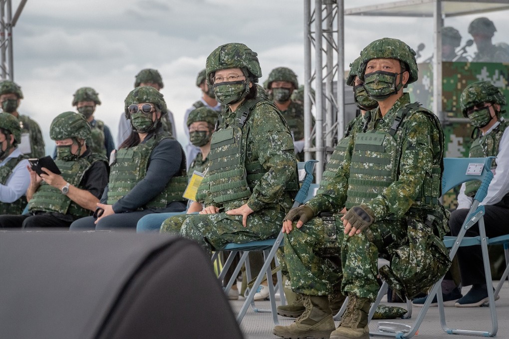 President Tsai Ing-wen (centre) watches the last Han Kuang military exercise, on July 16, 2020. Photo: Makoto Lin/Taiwanese Presidential Palace/dpa