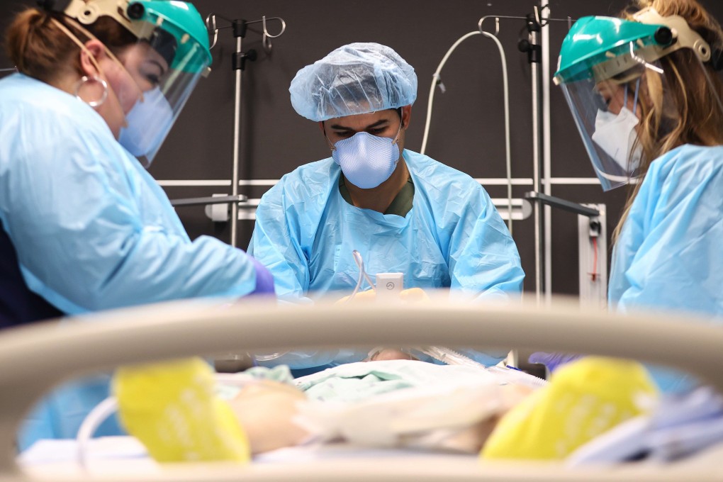 Doctors intubate a Covid-19 patient in a US hospital. Photo: Getty Images/AFP