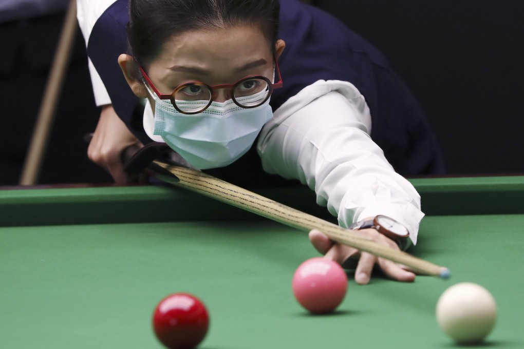 Ng On-yee in the final against Cheung Yee-ting at the Hong Kong women’s snooker tournament at the Legend Snooker Club in Cheung Sha Wan in 2020. Photo: SCMP/ Jonathan Wong