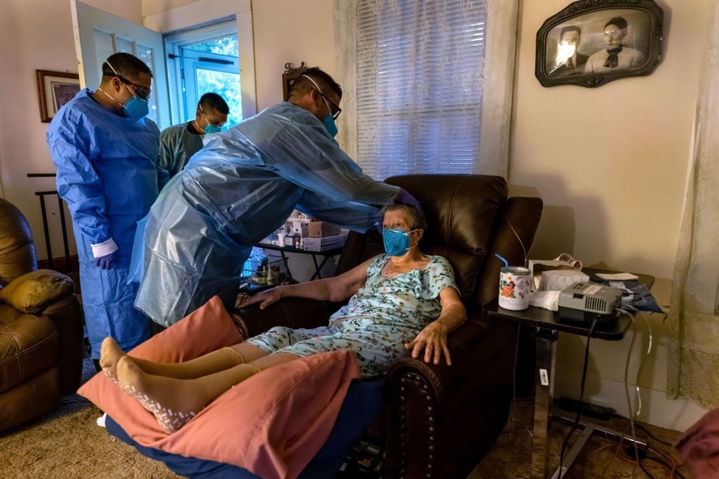Medics fprepare a Covid-19 positive woman, aged 95, for transport to a hospital on Sunday in Houston, Texas. Photo: AFP