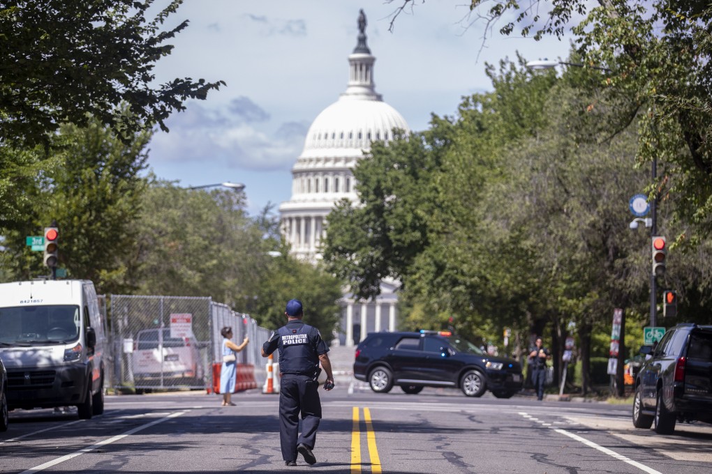 Police officers maintain a perimeter around the Library of Congress and the US Capitol in Washington on Thursday. Photo: EPA-EFE