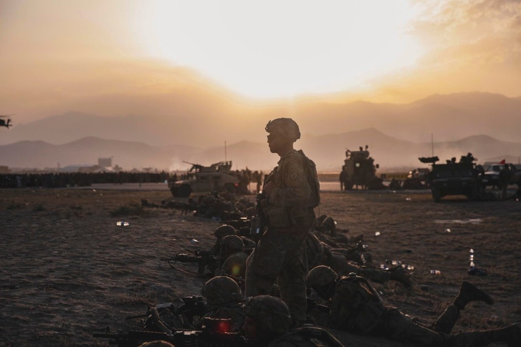 US soldiers stand guard at Hamid Karzai International Airport in Kabul, Afghanistan. Photo: Reuters
