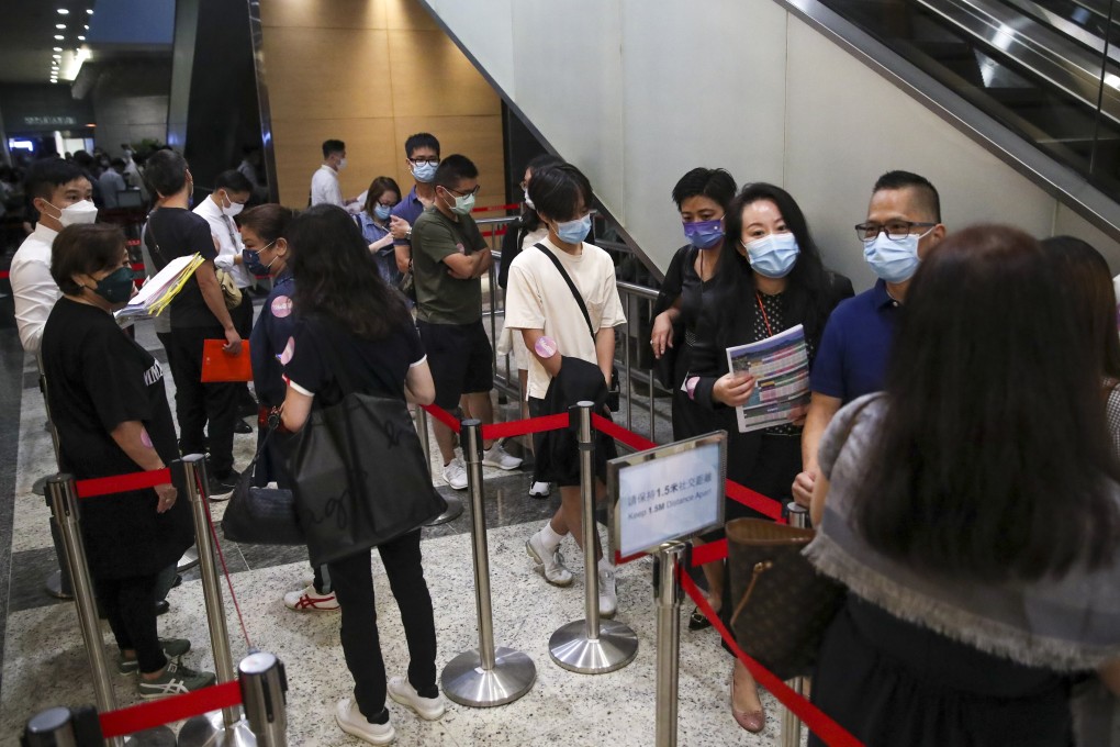 Buyers queueing up at Sun Hung Kai Properties’ sales office at the International Commerce Centre to bid for its Wetland Seasons Bay apartments in Tin Shui Wai on 21 August 2021. Photo: Edmond So.