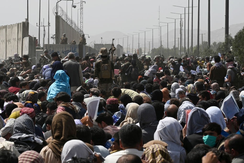 Afghans gather on the road near the military part of the airport in Kabul, hoping to flee from the country after the Taliban's military takeover of Afghanistan. Photo: AFP