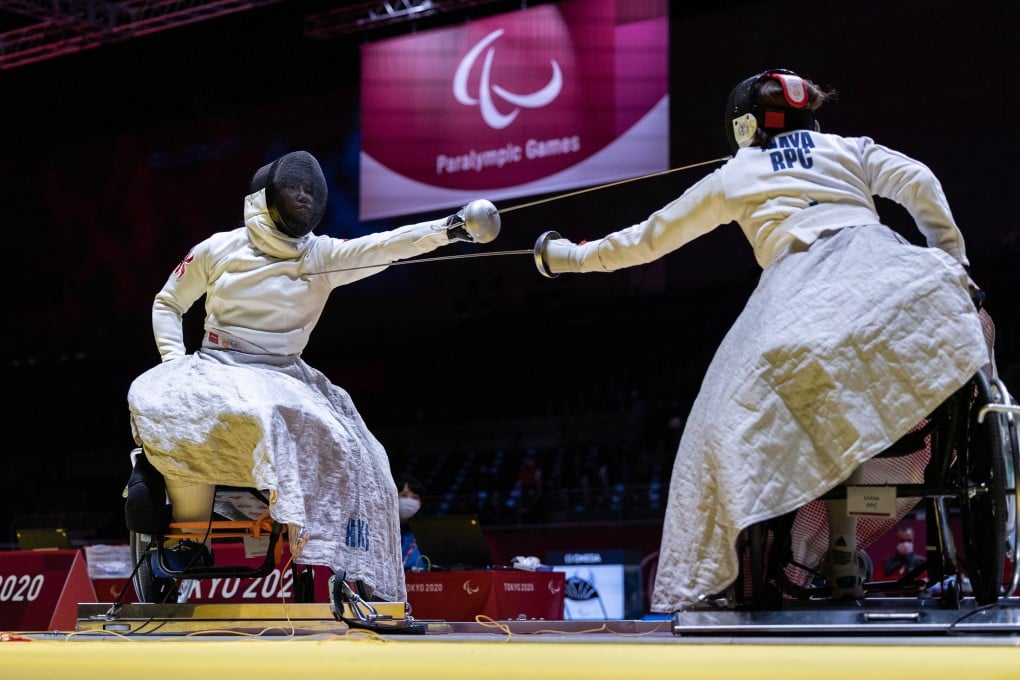 Yu Chui-yee of Hong Kong (left) against Luliia Maya of Russia in the women's team épée bronze medal match. Photo: Hong Kong Paralympic Committee