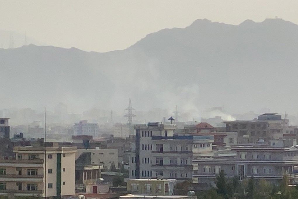 Smoke billows following an explosion near the Kabul airport on August 29, 2021. Photo: epa