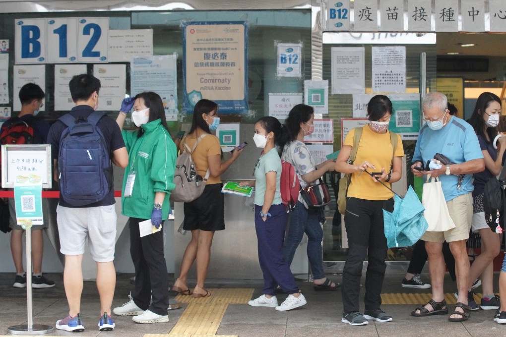 Hongkongers queue to receive the BioNTech vaccine. Photo: Winson Wong