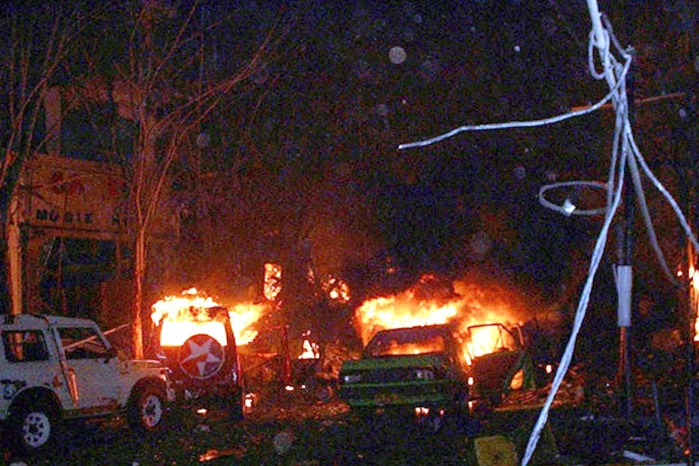 Buildings and cars burn after a bomb blast in the tourist site of Kuta, Bali on October 13, 2002. Photo: AFP