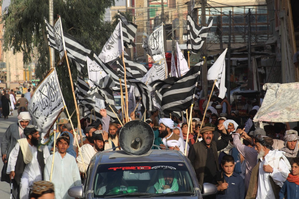 People wave Taliban flags and shout slogans during a rally in Chaman, a town at the Pakistan-Afghanistan border, on Tuesday. Photo: AFP