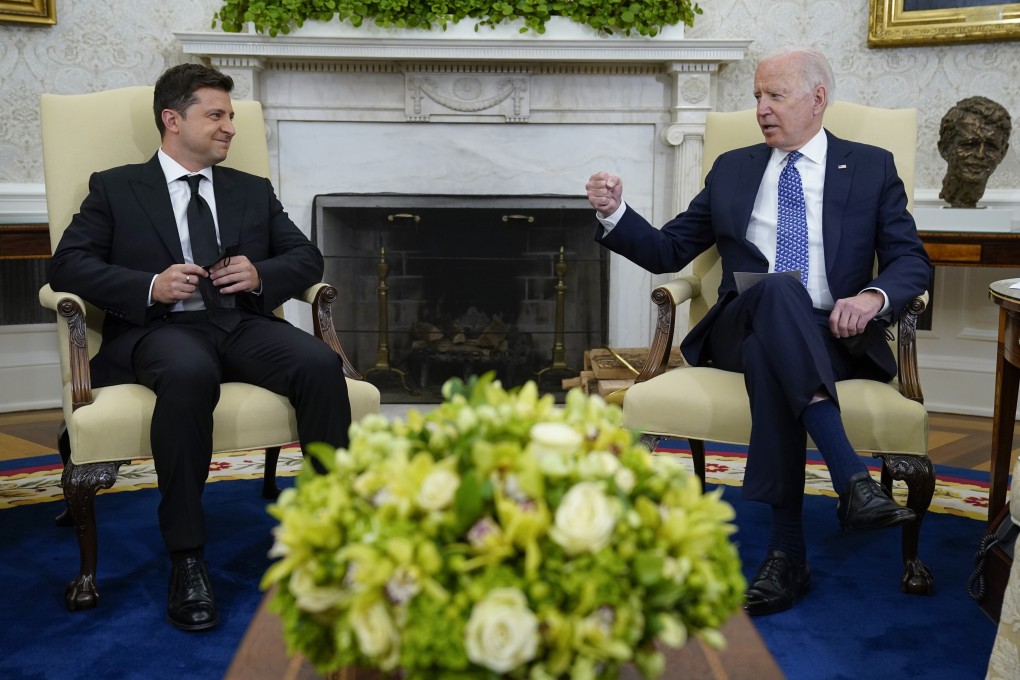 President Joe Biden meets with Ukrainian President Volodymyr Zelensky in the Oval Office. Photo: AP