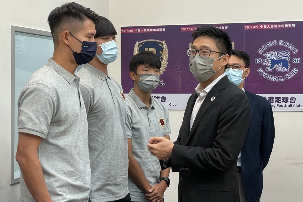 FA vice-chairman Eric Fok (right), major financier of the HK U23 team, meets key players of the team Wong Wei (left), Tse Ka-wing and Tang In-chim. Photo: Chan Kin-wa