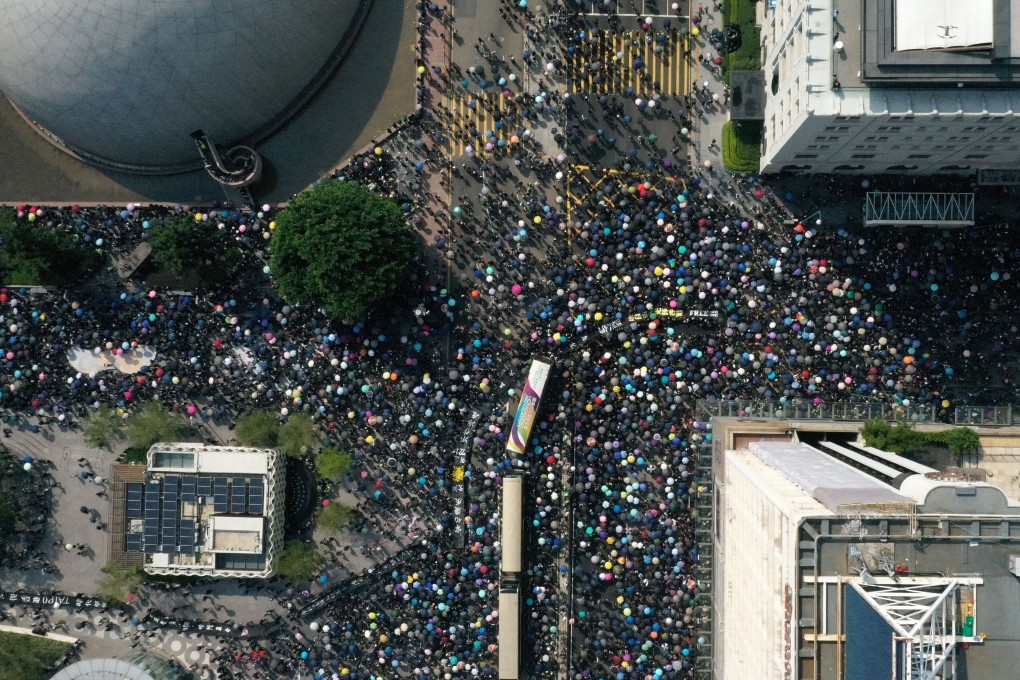 An aerial view of buses trapped among protesters during an October 2019 Civil Human Rights Front rally banned by police. Photo: May Tse