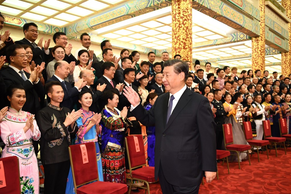 (210831) -- BEIJING, Aug. 31, 2021 (Xinhua) -- Xi Jinping meets with representatives of the performers, organisers and primary-level Party members of 56 ethnic groups before an opening gala of the sixth ethnic minority art festival in Beijing on Tuesday. Photo: Xinhua