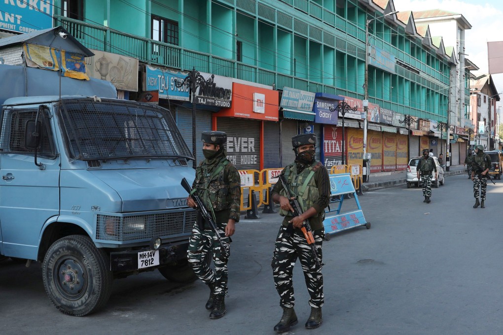 Indian paramilitary soldiers patrol near a closed market in Srinagar, as restrictions were eased in some parts of Kashmir following the death senior separatist leader Syed Ali Geelani. Photo: EPA-EFE