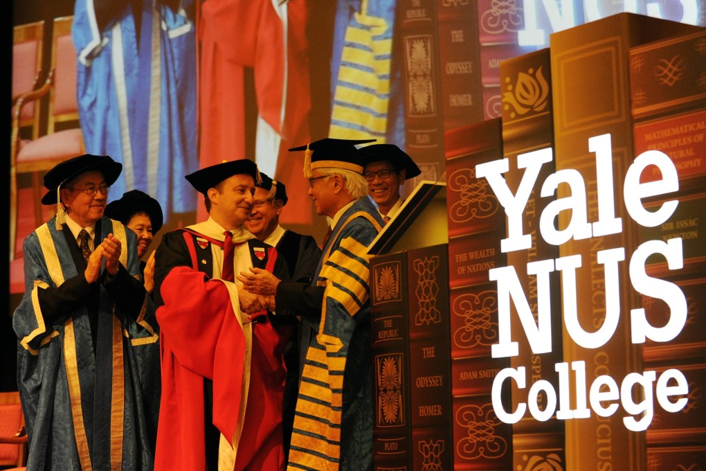 Singapore President Tony Tan Keng Yam (right) shakes hands with Pericles Lewis, president of Yale-NUS college at the inauguration ceremony of the institution in 2013. Photo: AFP