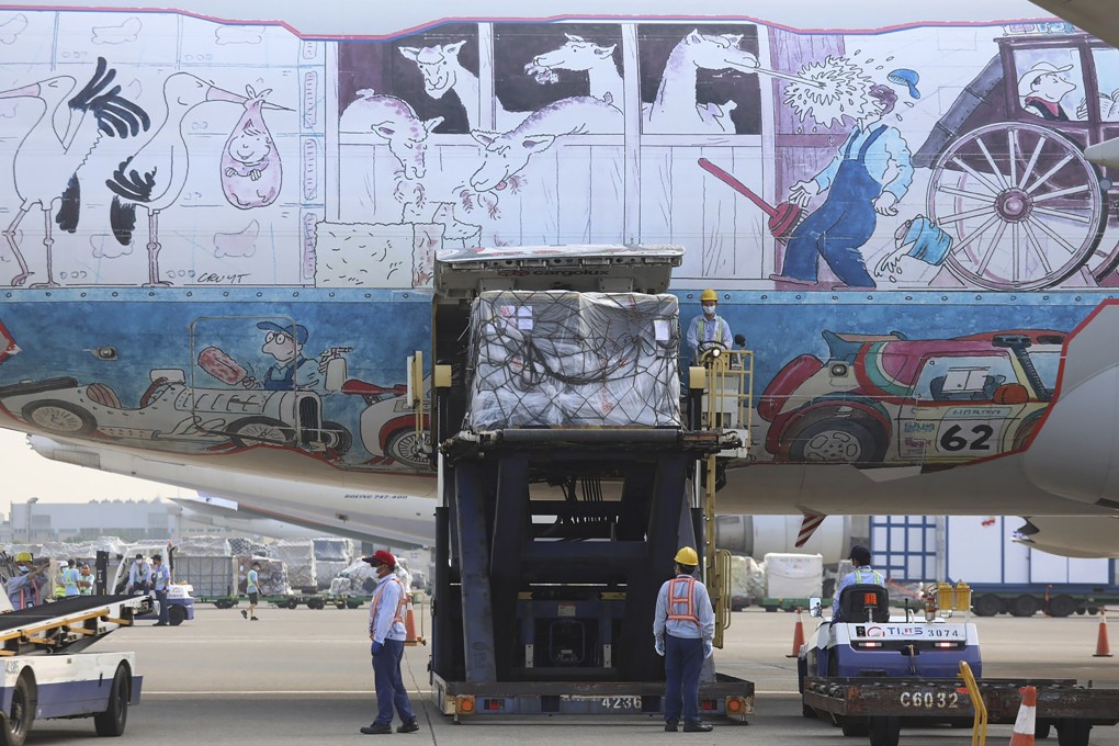 Workers unload a shipment of Pfizer-BioNTech vaccines from an aircraft at the Taoyuan International Airport in Taiwan on Thursday. Photo: Taiwan Centres for Disease Control via AP