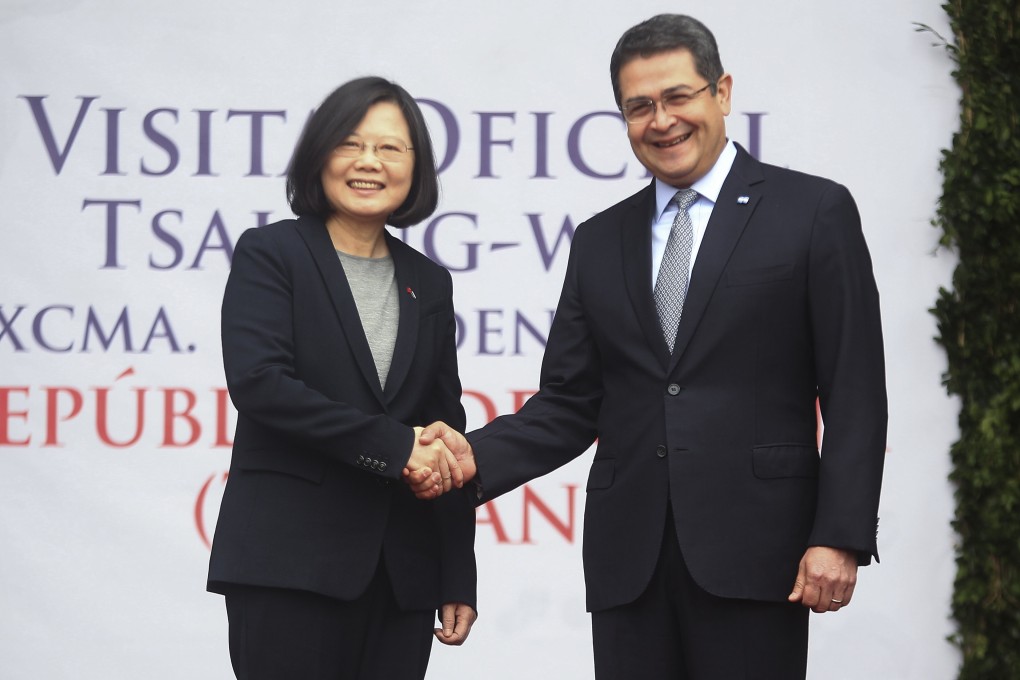 Taiwanese President Tsai Ing-wen meets Honduran counterpart Juan Orlando Hernandez in 2017, but Beijing has since made overtures. Photo: AFP