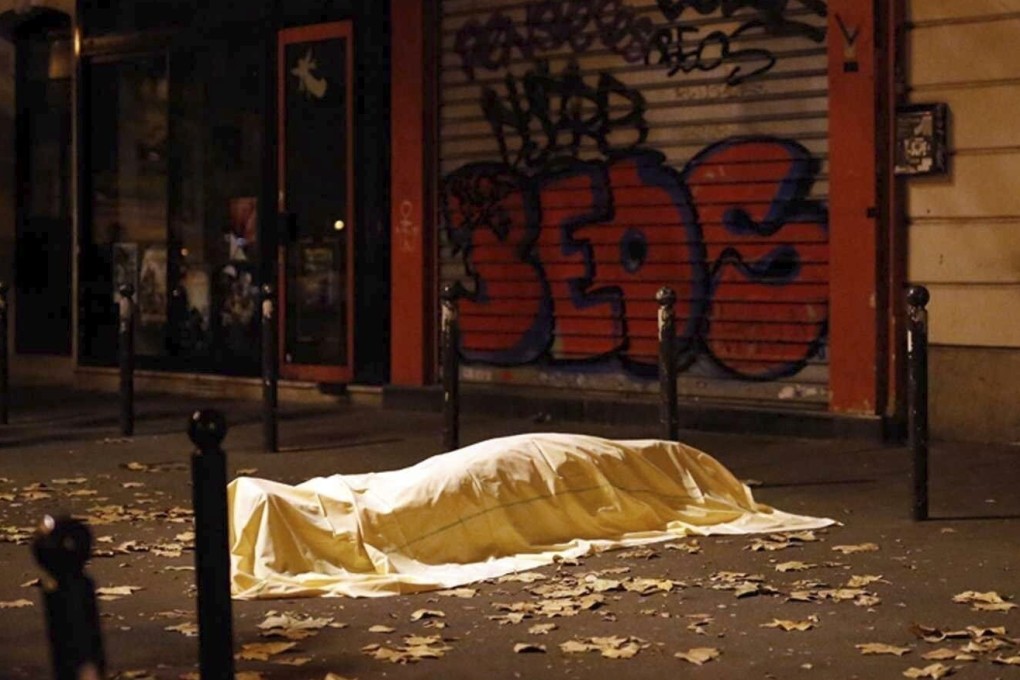 A victim covered with a blanket outside the Bataclan concert hall in Paris after attackers stormed the venue on November 13, 2015. Photo: AP