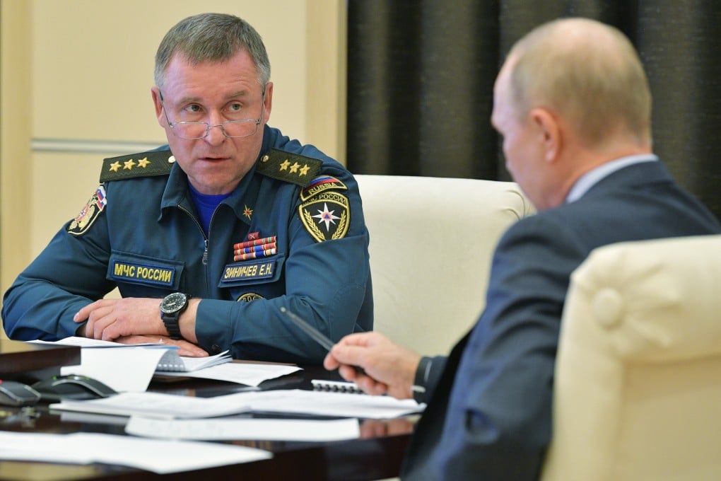 Russian Minister for Civil Defence, Emergencies and Elimination of Consequences of Natural Disasters, Colonel General Yevgeny Zinichev, meets with President Vladimir Putin in 2020. Photo: EPA-EFE
