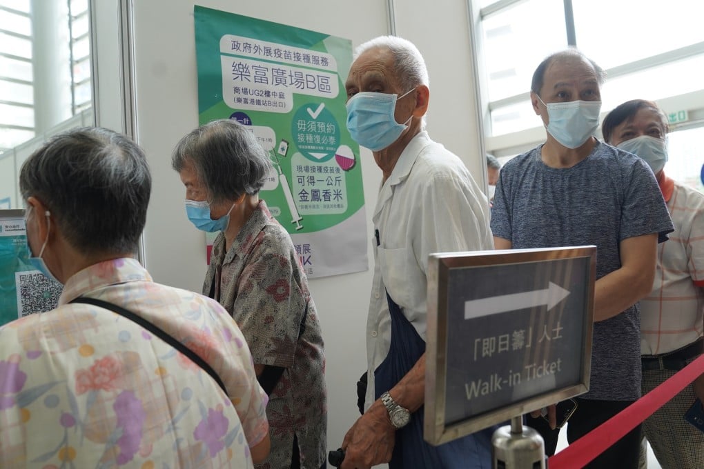 City residents queue for a coronavirus jab. Photo: Sam Tsang