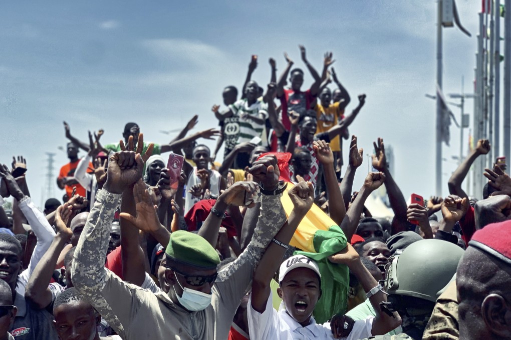 Guinean special forces celebrate with Guineans waving the national flag during celebrations at the Palace of the People in Conakry, Guinea, on September 6. Photo: EPA-EFE
