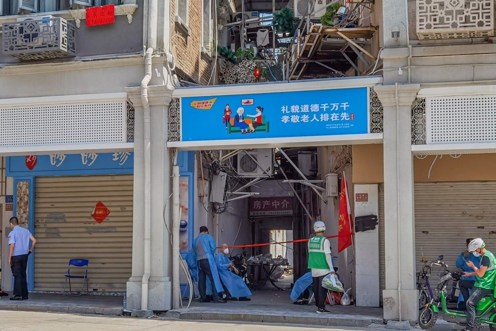 An alley is closed off as Xiamen goes into lockdown, with all residential areas placed in “closed-loop” management as authorities continue to battle an outbreak of the Covid-19 Delta variant in Fujian province, southeastern China. Photo: Getty Images
