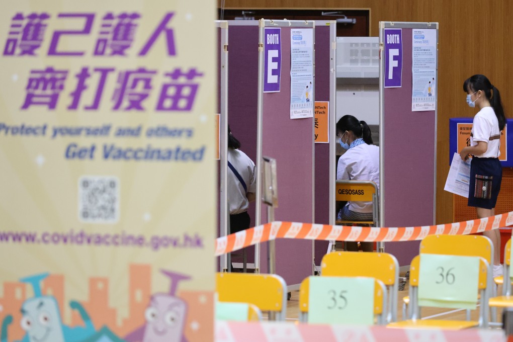 Students receive their Covid-19 jabs during an outreach initiative in July. A panel of local experts is now recommending adolescents receive only one dose of the BioNTech vaccine. Photo: May Tse