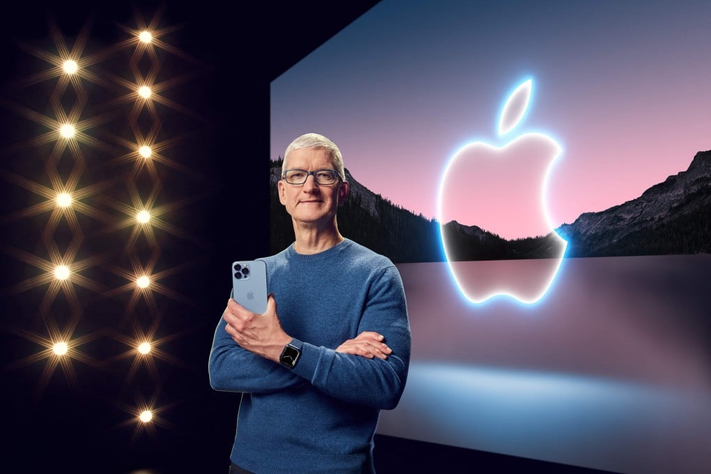 Apple CEO Tim Cook with the iPhone 13 Pro Max and Apple Watch Series 7 during a special event at Apple Park, 2021. Photo: AFP