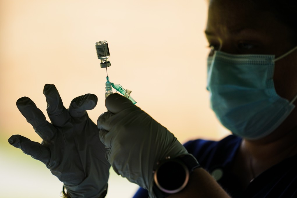 A health worker prepares a syringe with the Pfizer Covid-19 vaccine at a clinic in Reading, Pennsylvania, on September 14. Photo: AP