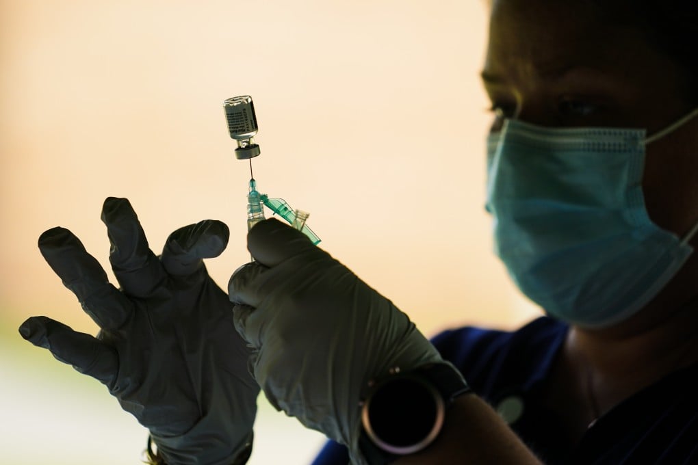 A health worker prepares a syringe with the Pfizer Covid-19 vaccine at a clinic in Reading, Pennsylvania, on September 14. Photo: AP