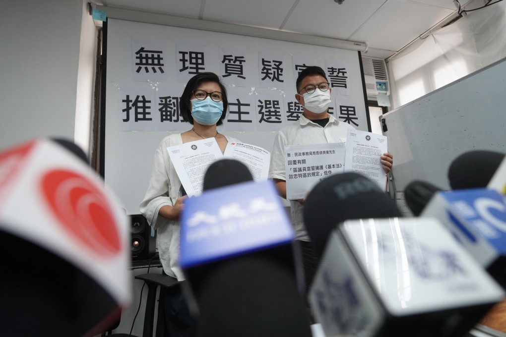 District councillors Suzanne Wu (left) and Chu Kong-wai speak to the press on Monday after complying with an official enquiry into their oaths of allegiance. Photo: Winson Wong