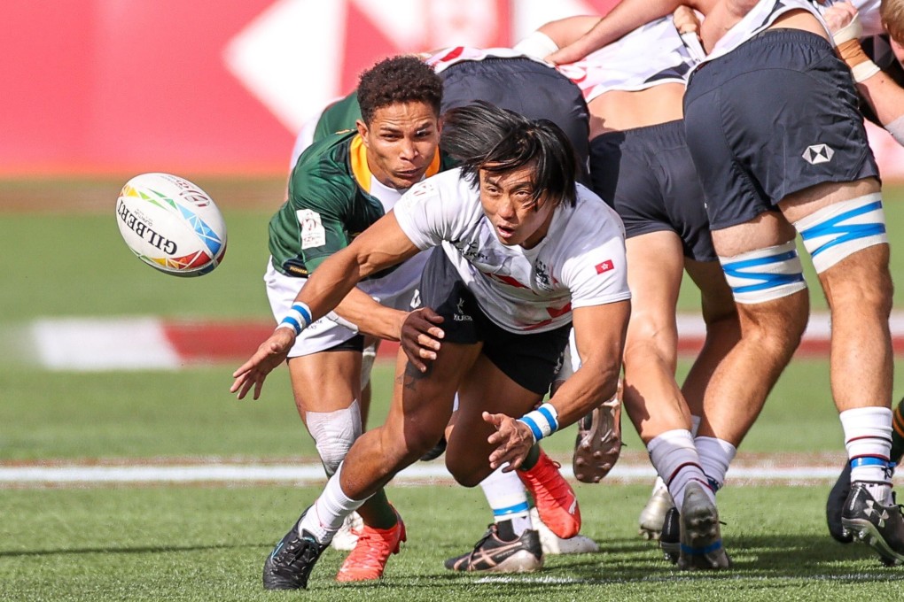 Hong Kong’s Cado Lee Ka-to passes the ball under pressure from South Africa during day one pool play. Photos: HKRU