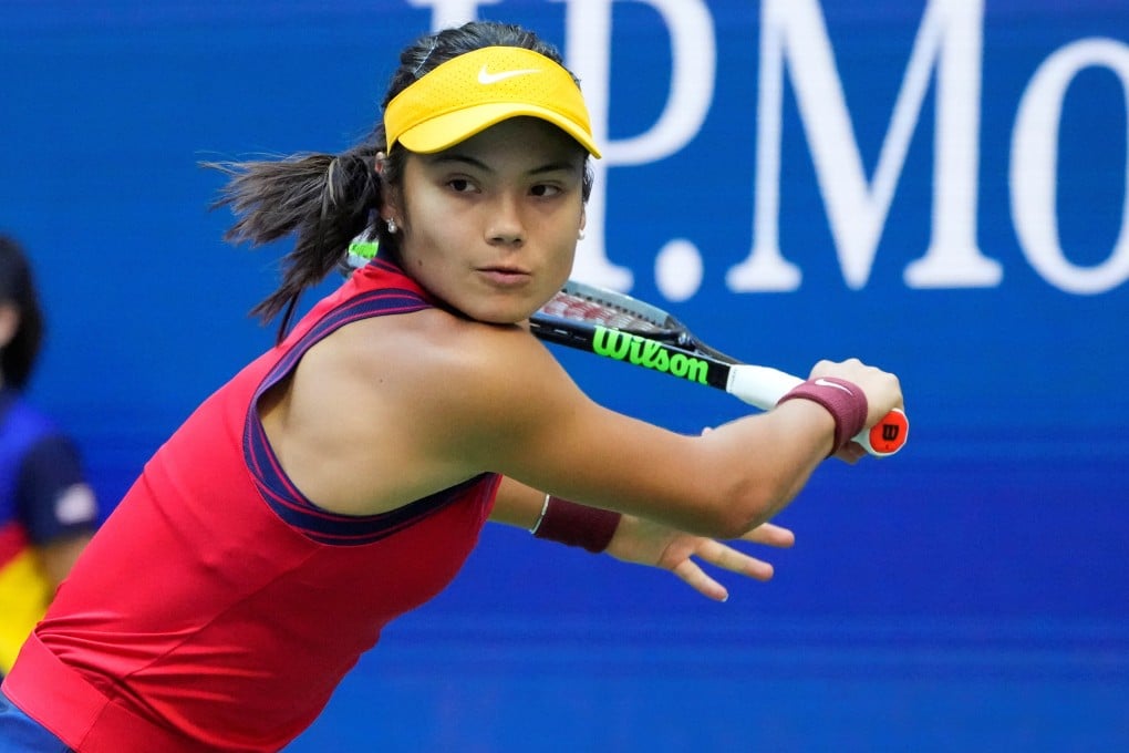 Emma Raducanu of Great Britain hits a backhand against Leylah Fernandez of Canada in the 2021 US Open women's singles final. Photo: Robert Deutsch-USA Today Sports