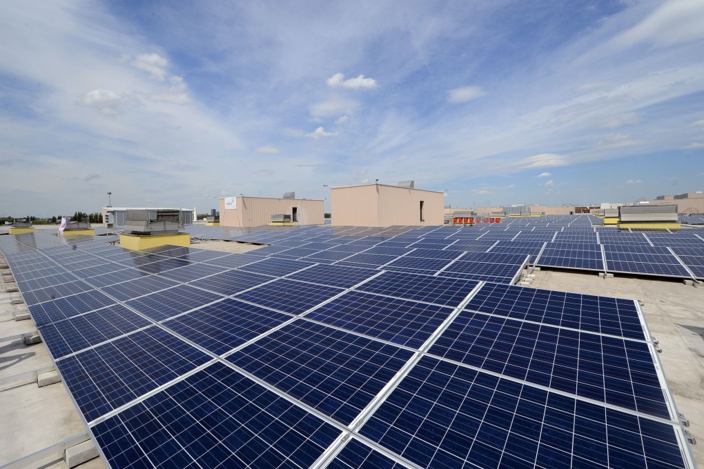 Norwegian firm REC Solar Holdings installed nearly 10,000 solar panels on the rooftop of German carmaker Audi’s A1 model assembly lines in Brussels, Belgium, in 2013. Photo: Agence France-Presse
