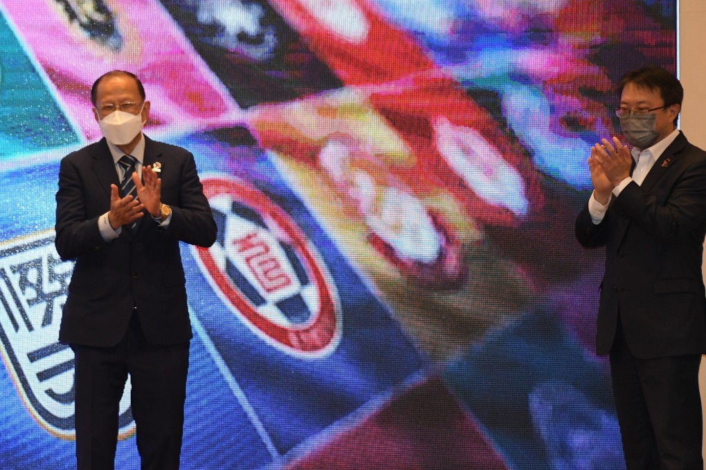 HKFA chairman Pui Kwan-kay (left) and BOC Life chief executive Wilson Tang introduce the new Hong Kong Premier League season. Photo: Chan Kin-wa